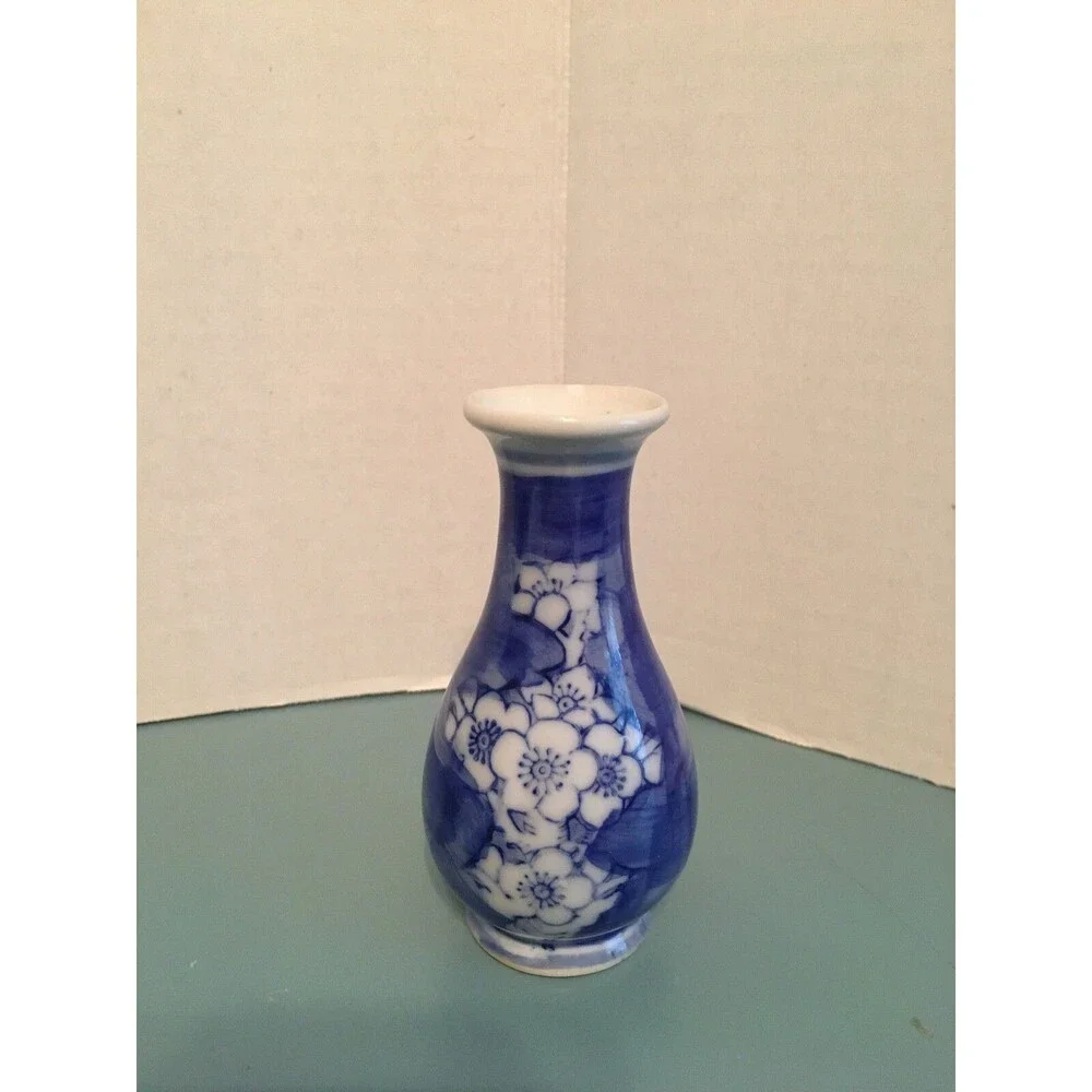 Vintage Set Of 2 Blue And White Floral Asian Mini Vases 4